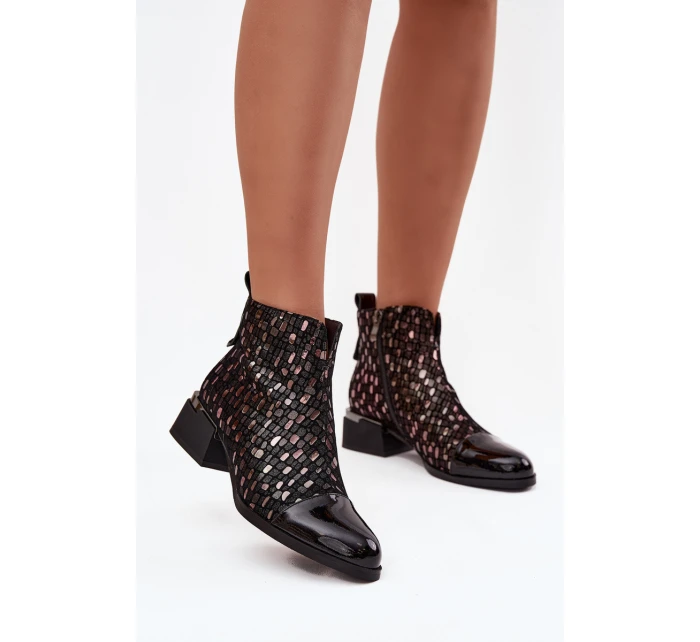 Lakované dámské kotníkové boty z pravé kůže na nízkém podpatku model 21713808 Černé - D&A