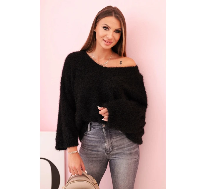 Dámský svetr z mohairu volného střihu s výstřihem do V černý