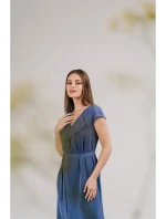 model 21154812 Šaty bez rukávů s volánkovým výstřihem modré - STYLOVE