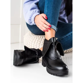 Pěkné dámské  kotníčkové boty černé na plochém podpatku