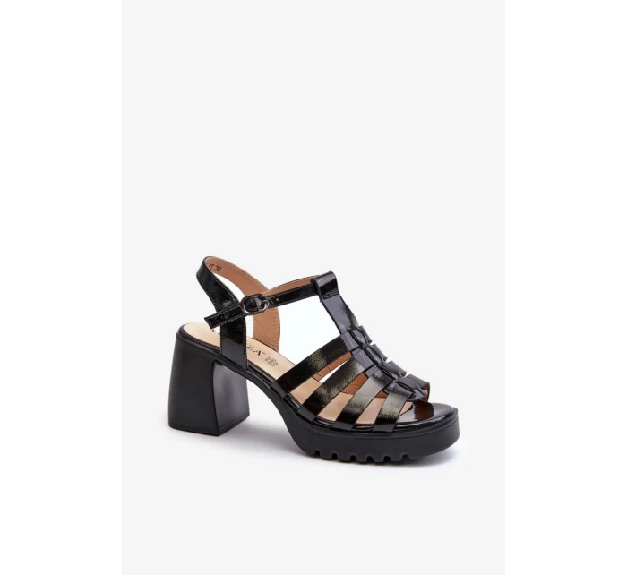 Sandále na podpätku model 211947 Vykročte štýlovo Sandále na podpätku model 211947 Vykročte štýlovo
