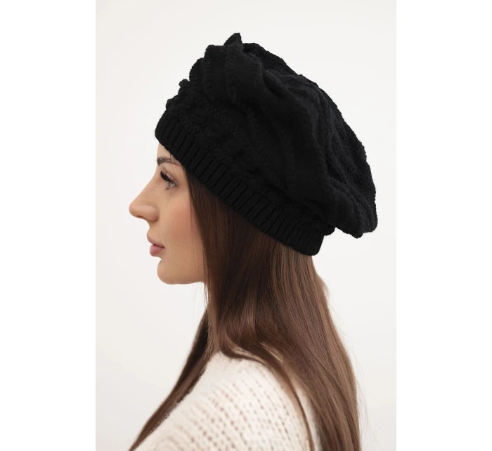 Dámska zimná pletená čiapka s ozdobným vzorom K378 čierna