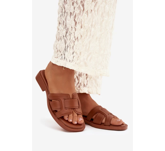 Dámské pantofle na plochém podpatku Camel model 21900529 - Boto