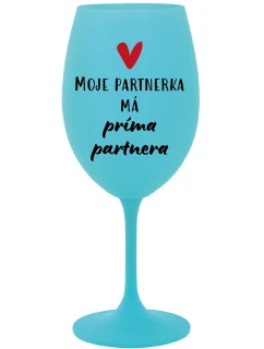 MOJE PARTNERKA MÁ PRÍMA PARTNERA - tyrkysová sklenice na víno 350 ml