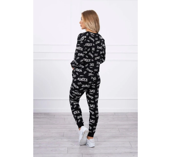 Sada s černými nápisy