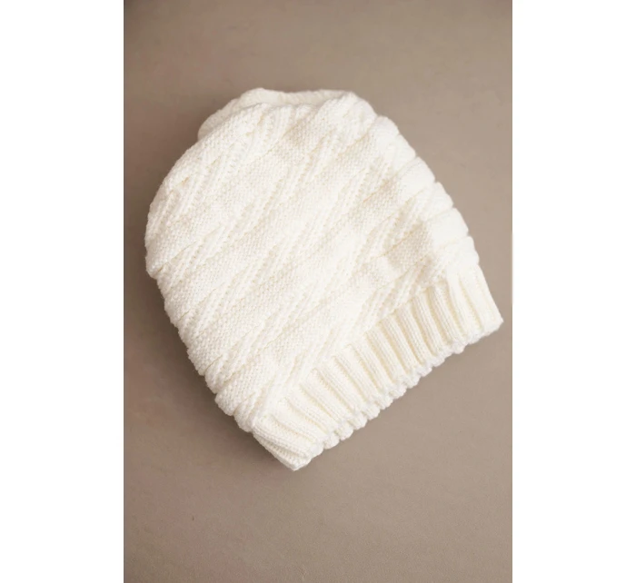 Dámska zimná čiapka s klasickým rebrovaním K439 ecru