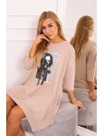 Šaty s potlačou a rozšírenou spodnou časťou béžovej Šaty s potlačou a rozšírenou spodnou časťou béžovej