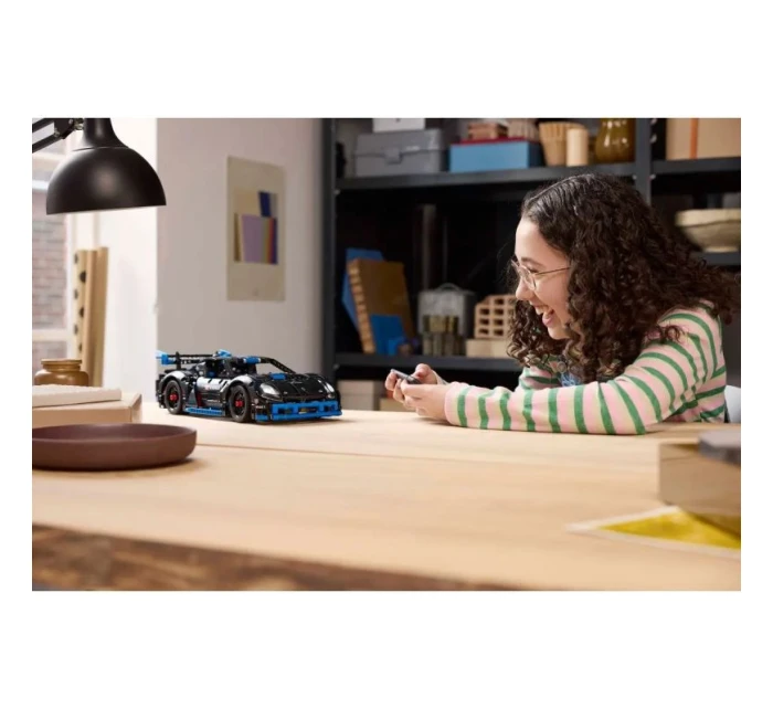 LEGO Technic 42176 Porsche GT4 e-Performance pretekárske auto