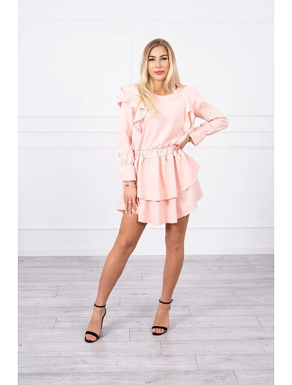 Šaty se model 18745688 volány světle pudrově růžové - K-Fashion