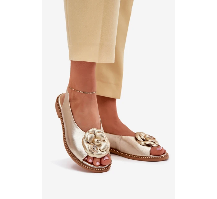 Kožené Ploché Sandály S Ozdobou model 21701887 Zlaté - CheBello