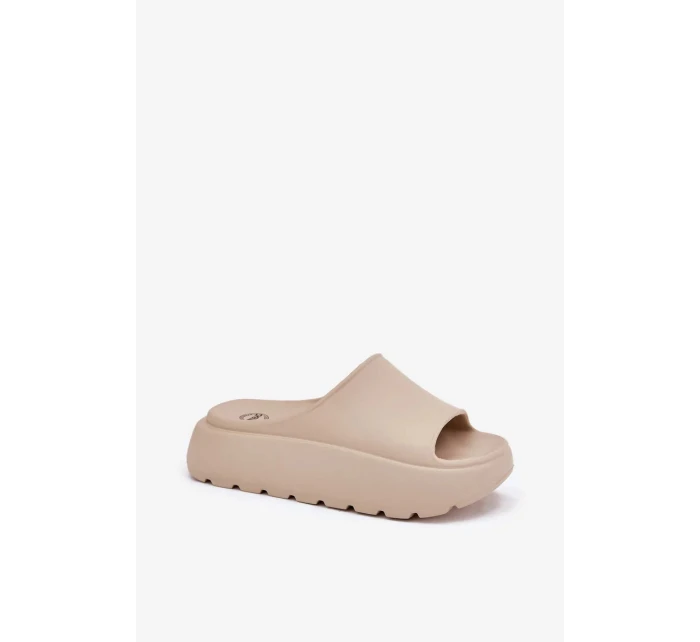 Dámske penové papuče na platforme - béžové