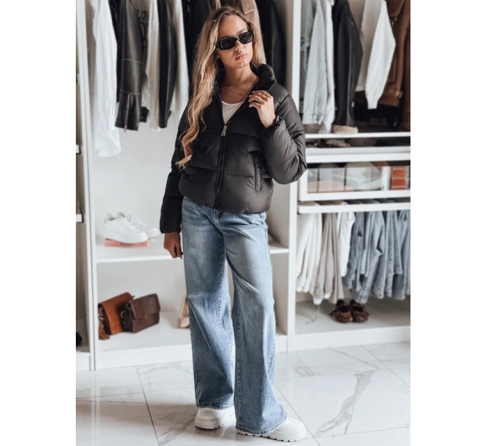 Dámská krátká péřová bunda s kapucí černá Dstreet model 21990578 - FashionStreet Dámská krátká péřová bunda s kapucí černá Dstreet model 21990578 - FashionStreet