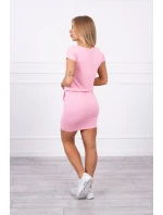Viskózové šaty s krátkými rukávy v model 18744605 pudrově růžové - K-Fashion Viskózové šaty s krátkými rukávy v model 18744605 pudrově růžové - K-Fashion