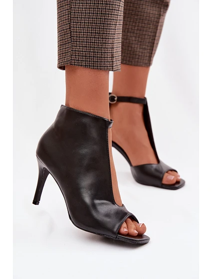Sandále na podpätku model 225400 Vykročte štýlovo