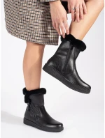 Trendy dámské černé kotníčkové boty na klínku Trendy dámské černé kotníčkové boty na klínku