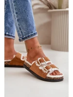 Dámské Pantofle S Přezkami A Kožíškem Camel model 21670224 - Boto Dámské Pantofle S Přezkami A Kožíškem Camel model 21670224 - Boto