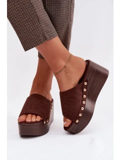 Dámské sandály na platformě se zlatými přezkami Eko semišové hnědé model 21960967 - Boto