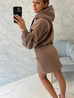 Hrejivé šaty s obálkovým spodným dielom mocca