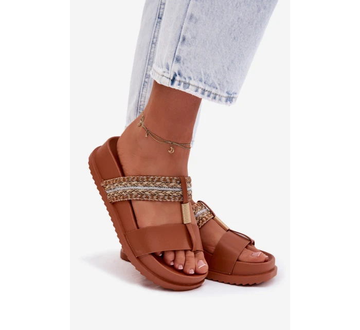 Dámské platformové sandály s pásky a zlatým detailem Camel Tahlia Dámské platformové sandály s pásky a zlatým detailem Camel Tahlia
