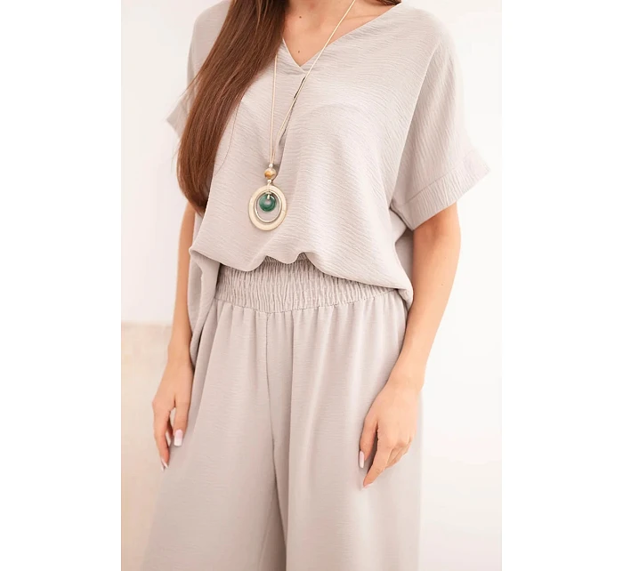 Súprava s náhrdelníkom blúzka + nohavice tmavobéžová