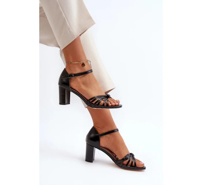 Sandály na podpatku model 21149176 černé Step in style - SWEET SHOES Sandály na podpatku model 21149176 černé Step in style - SWEET SHOES