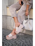 Lakierowane Klapki Damskie Na Platformie I Koturnie Beżowe Nellevia