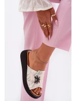 Dámské kožené pantofle s broží model 21695444 béžové - VINCEZA