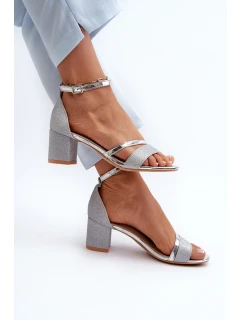 Dámské sandály na nízkém podpatku stříbrné model 21658182 - VINCEZA