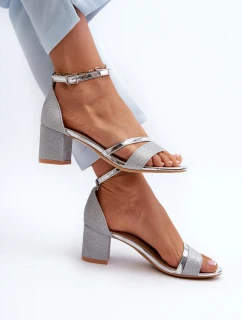 Dámské sandály na nízkém podpatku stříbrné model 21658182 - VINCEZA