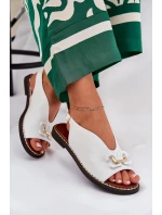 Sandály Na Ploché Podpatky S Dekorací Eko Kůže Bílé model 21685882 - Boto Sandály Na Ploché Podpatky S Dekorací Eko Kůže Bílé model 21685882 - Boto