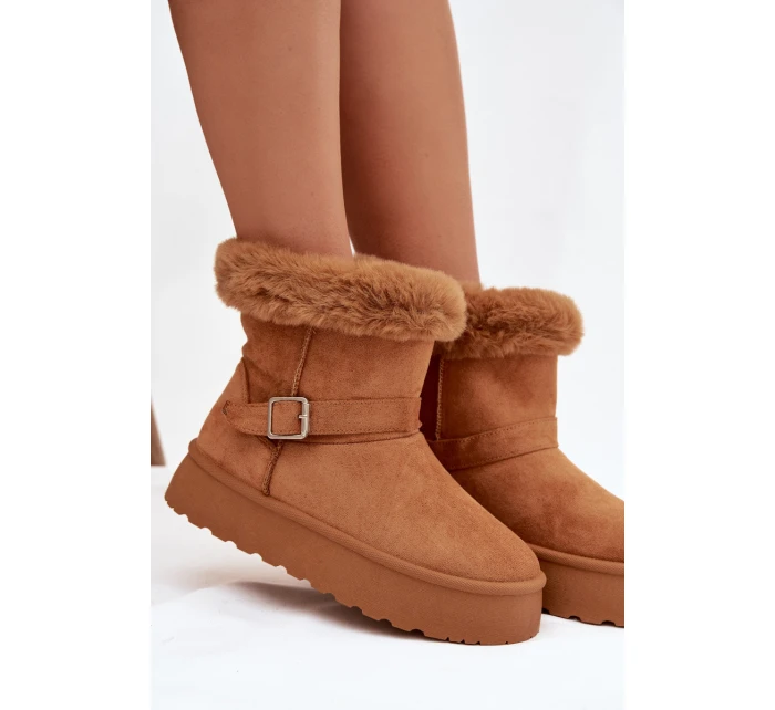 Ženské sněhule na platformě s přezkou a kožešinou Camel Jesella Ženské sněhule na platformě s přezkou a kožešinou Camel Jesella