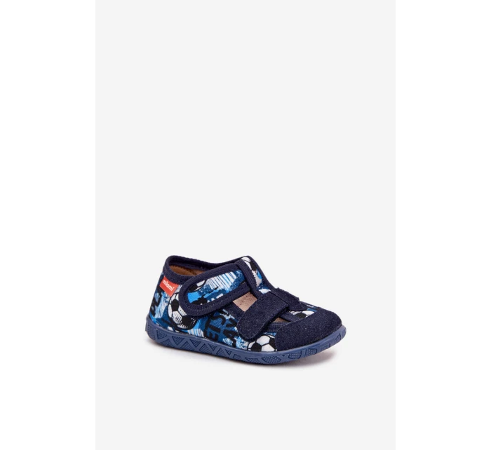 Detské papuče na suchý zips - tmavomodré Reathiana (s motívom lopty) Detské papuče na suchý zips - tmavomodré Reathiana (s motívom lopty)