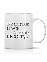 DNES MÁM TOĽKO PRÁCE, ŽE SA K NEJ NEMÔŽEM PRIBLÍŽIŤ - klasický biely keramický hrnček 300 ml