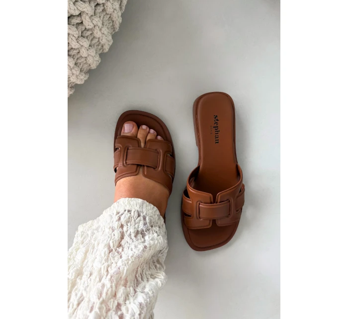 Dámské pantofle na plochém podpatku Camel model 21900529 - Boto