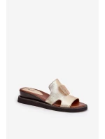 Klapki Damskie Na Koturnie Eko Skórzane Z Ozdobą Złote Sarela Klapki Damskie Na Koturnie Eko Skórzane Z Ozdobą Złote Sarela