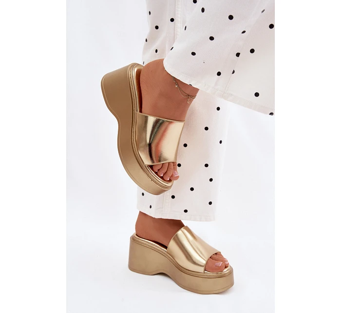 Dámské sandály na platformě zlaté Virelia Dámské sandály na platformě zlaté Virelia