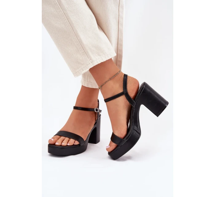 Sandále na podpätku model 214093 Krok vo veľkom štýle