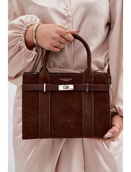 Kabelka typu Kufr z imitace semiše čokoládová model 22111626 - Flora&Co Kabelka typu Kufr z imitace semiše čokoládová model 22111626 - Flora&Co