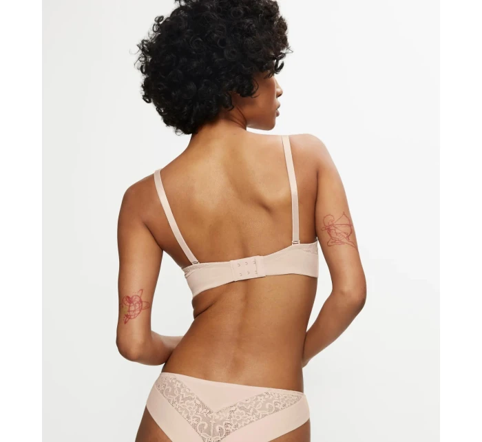 Dámská vyztužená podprsenka Vivid Spotlight model 21745507 krémová - Triumph Dámská vyztužená podprsenka Vivid Spotlight model 21745507 krémová - Triumph