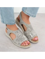Dámske vyvýšené elastické kvetinové sandále sivé Unisoft 7196 Dámske vyvýšené elastické kvetinové sandále sivé Unisoft 7196