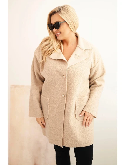 Dámský kabát Plus Size model 22324375 s vlnou a kapsami béžový - K-Fashion Dámský kabát Plus Size model 22324375 s vlnou a kapsami béžový - K-Fashion