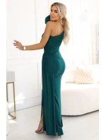 658-2 Trblietavé maxi šaty na jedno rameno s asymetrickými rukávmi a rozparkom - fľaškovo zelené