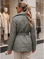 Kurtka damska przejściowa z paskiem zielona model 22365029 - FashionStreet Kurtka damska przejściowa z paskiem zielona model 22365029 - FashionStreet