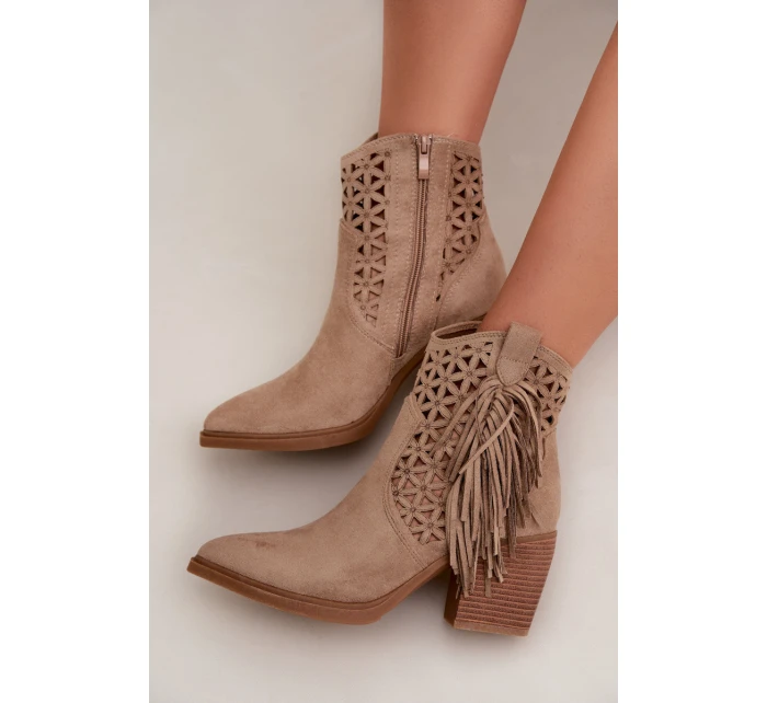Dámské perforované kožené boty s  na s třásněmi Béžové model 22009794 - Boto