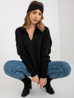 Čierny jednoduchý oversize sveter s golierom