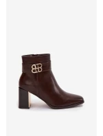 Dámské kotníkové boty na podpatku s páskem a zlatým detailem čokoládové model 21747880 - Boto Dámské kotníkové boty na podpatku s páskem a zlatým detailem čokoládové model 21747880 - Boto