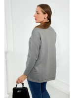 Sveter s prednými vreckami sivý
