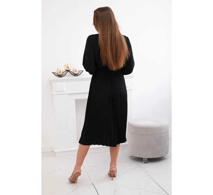 Šaty s viazaným plisovaným lemom čierne