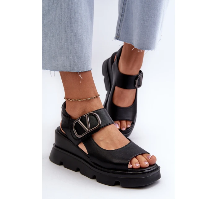 Dámské sandály na podrážce a platformě z ekokože černé model 21658356 - VINCEZA Dámské sandály na podrážce a platformě z ekokože černé model 21658356 - VINCEZA