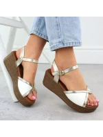 Dámské sandály na platformě bílé a zlaté model 21904971 - S.Barski